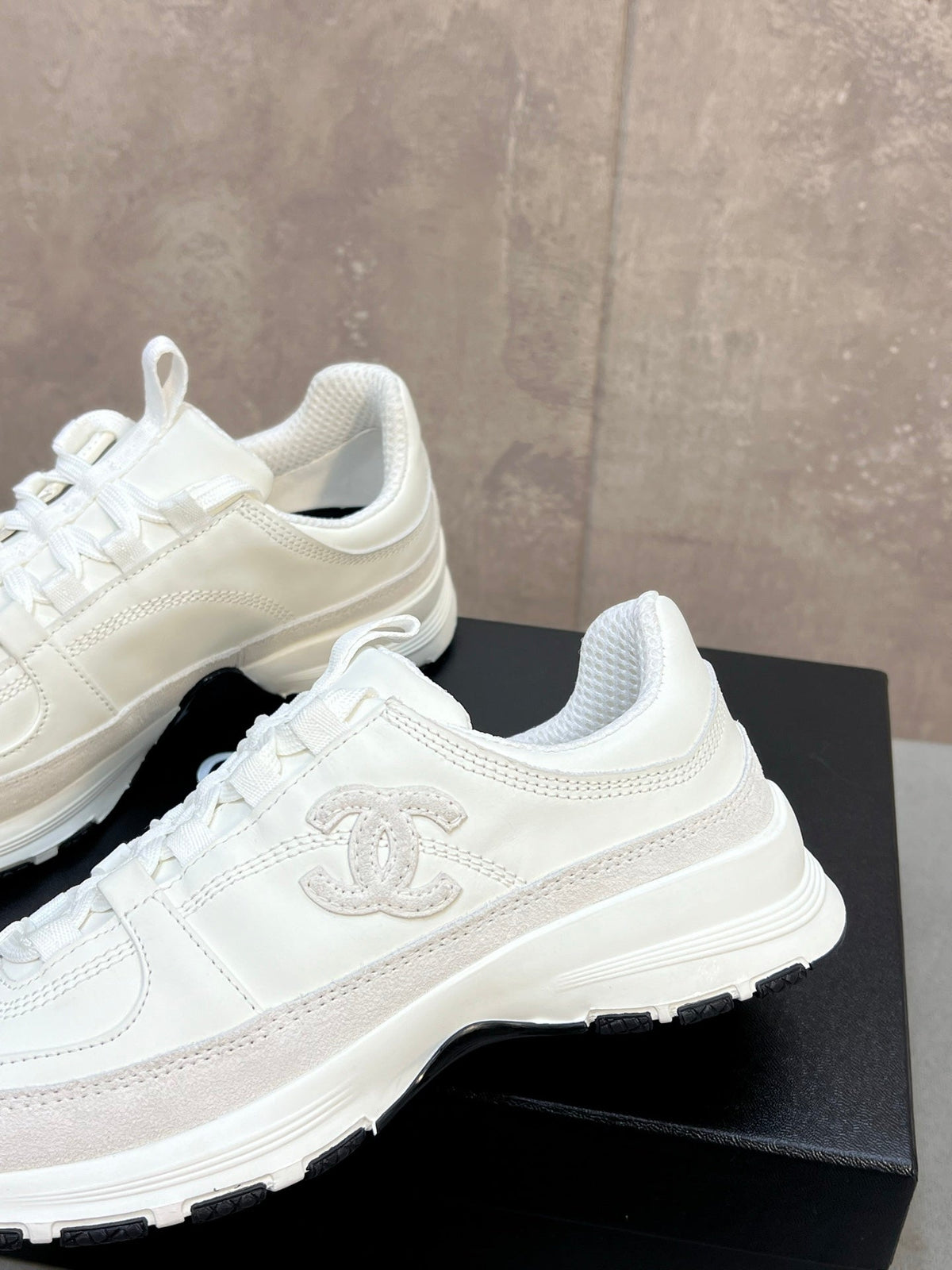 CC 26s Runner CC Logo Sneakers White Calfskin Suede