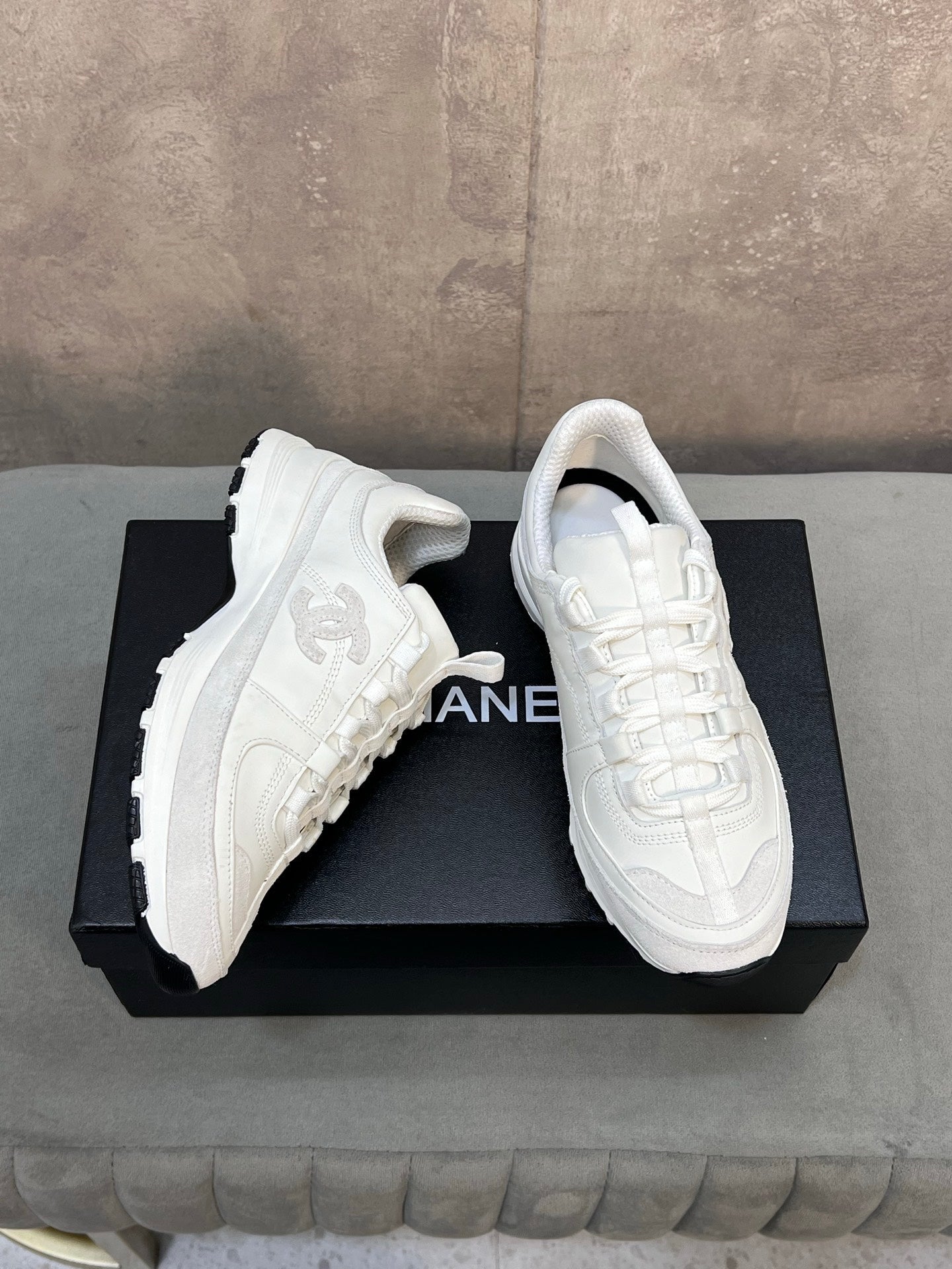 CC 26s Runner CC Logo Sneakers White Calfskin Suede
