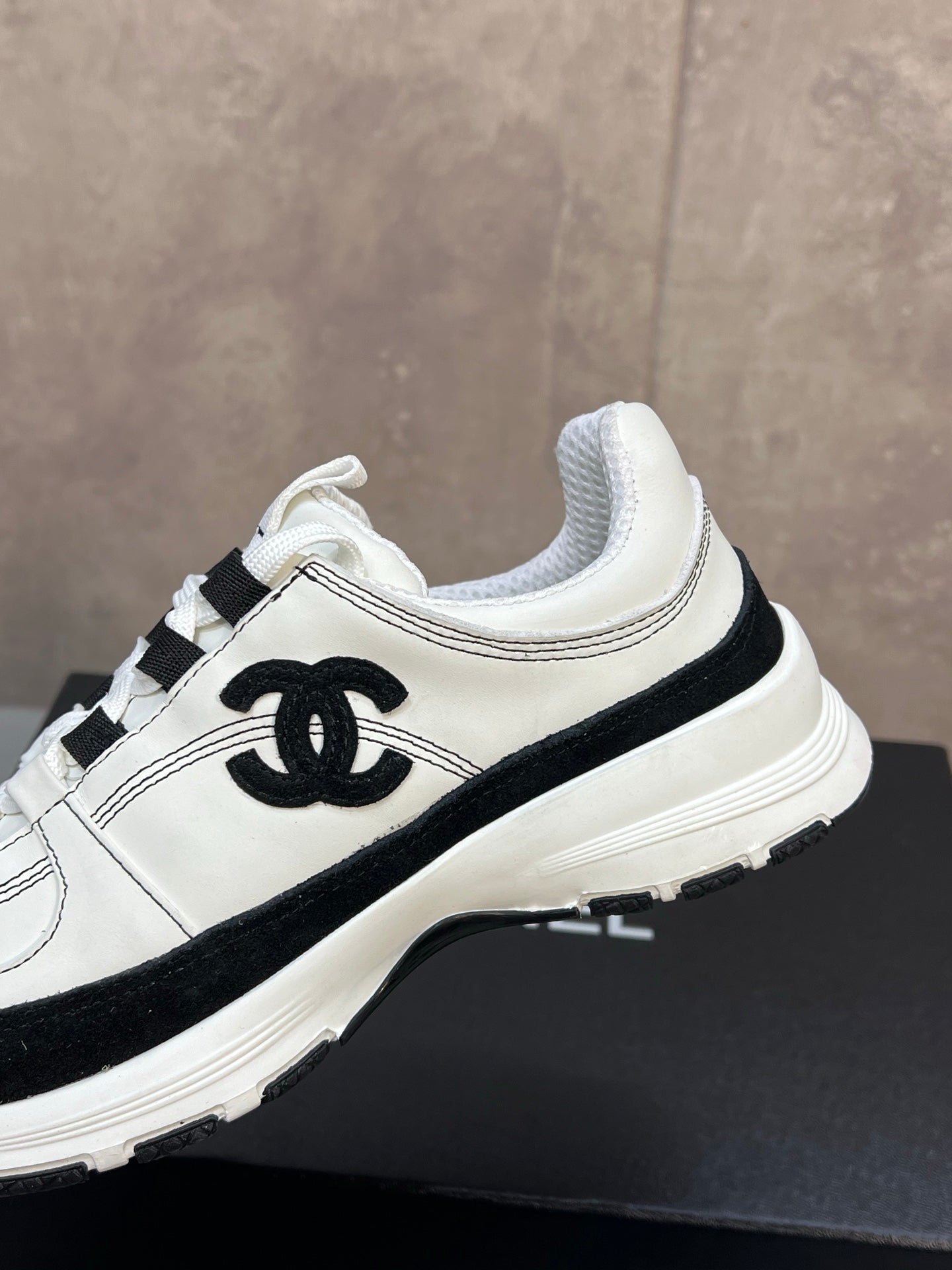 CC 26s Runner CC Logo Sneakers White Black Calfskin