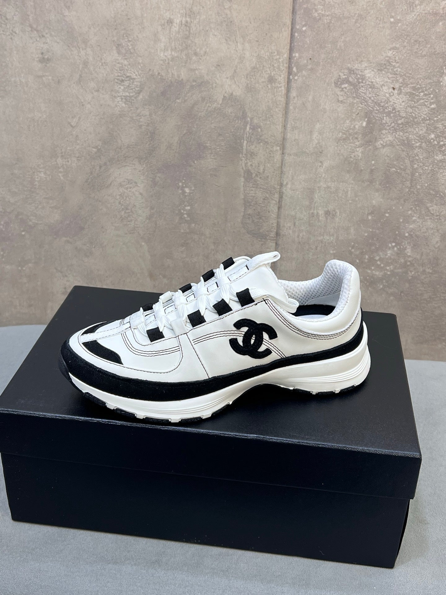 CC 26s Runner CC Logo Sneakers White Black Calfskin