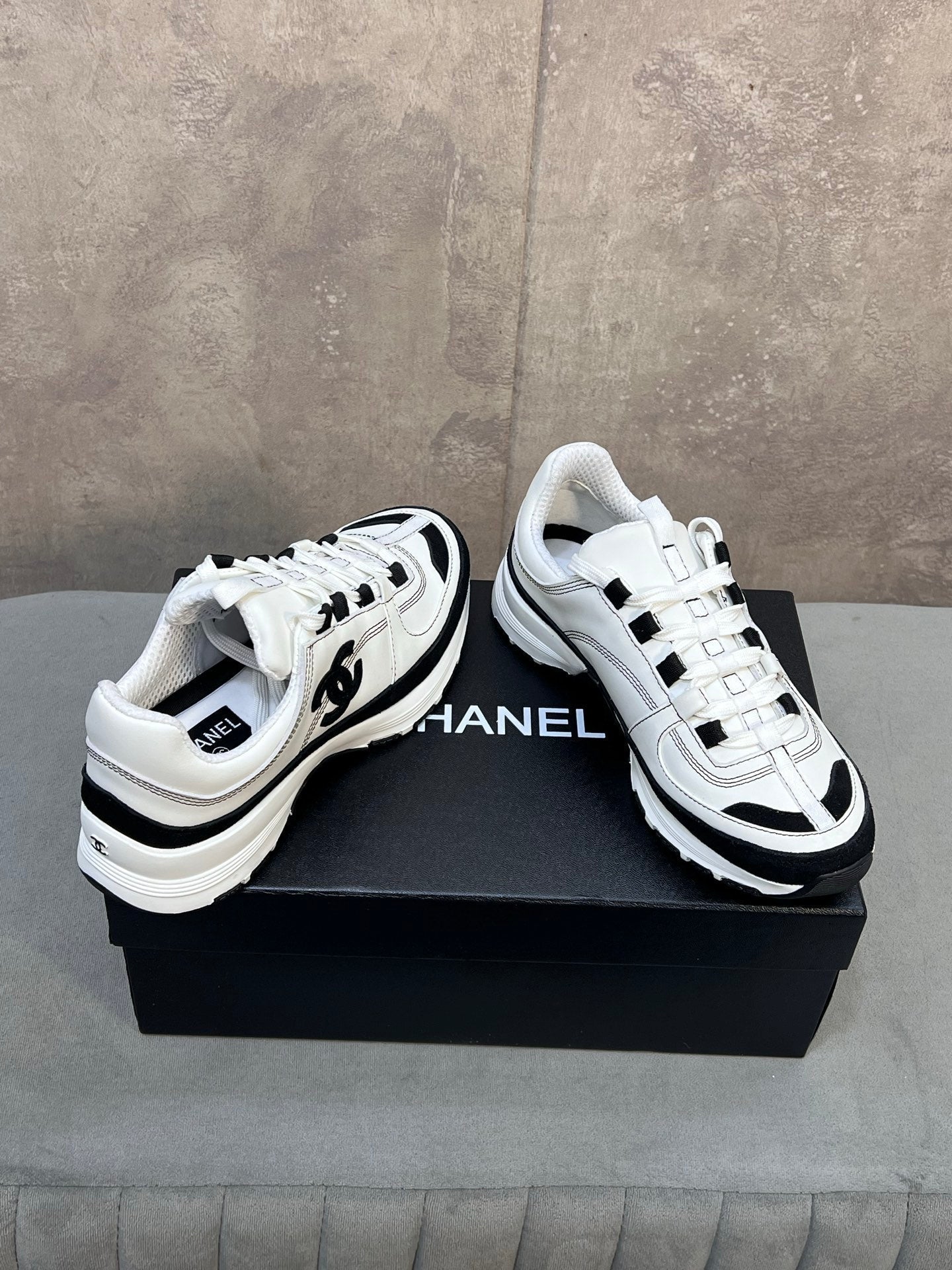 CC 26s Runner CC Logo Sneakers White Black Calfskin
