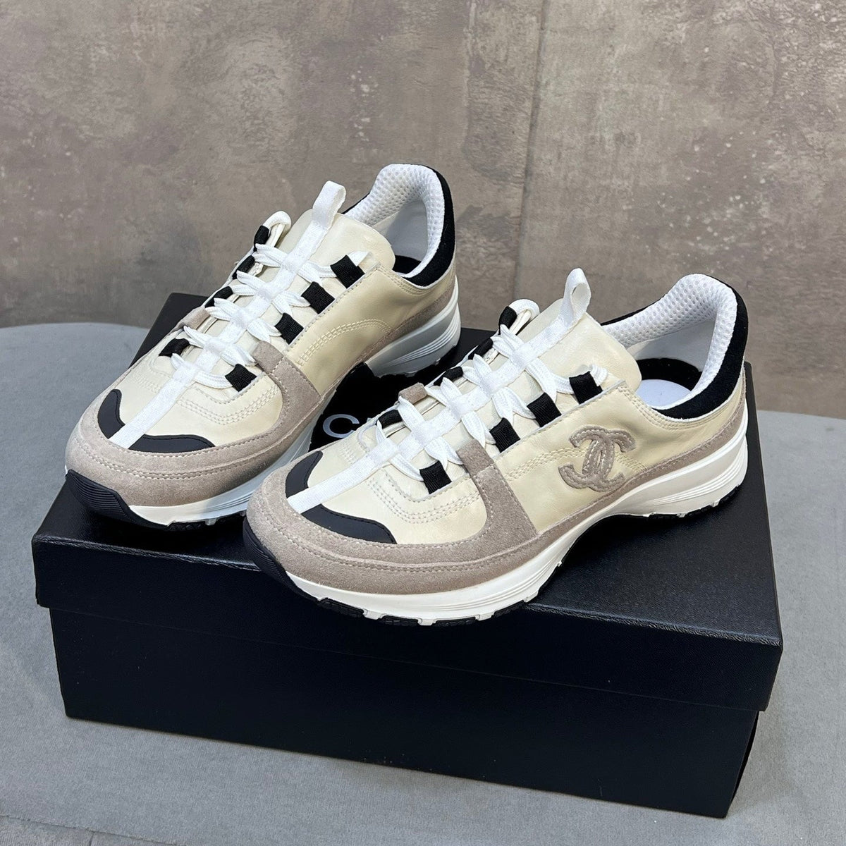 CC 26s Runner CC Logo Sneakers In Beige And Grey Calfskin