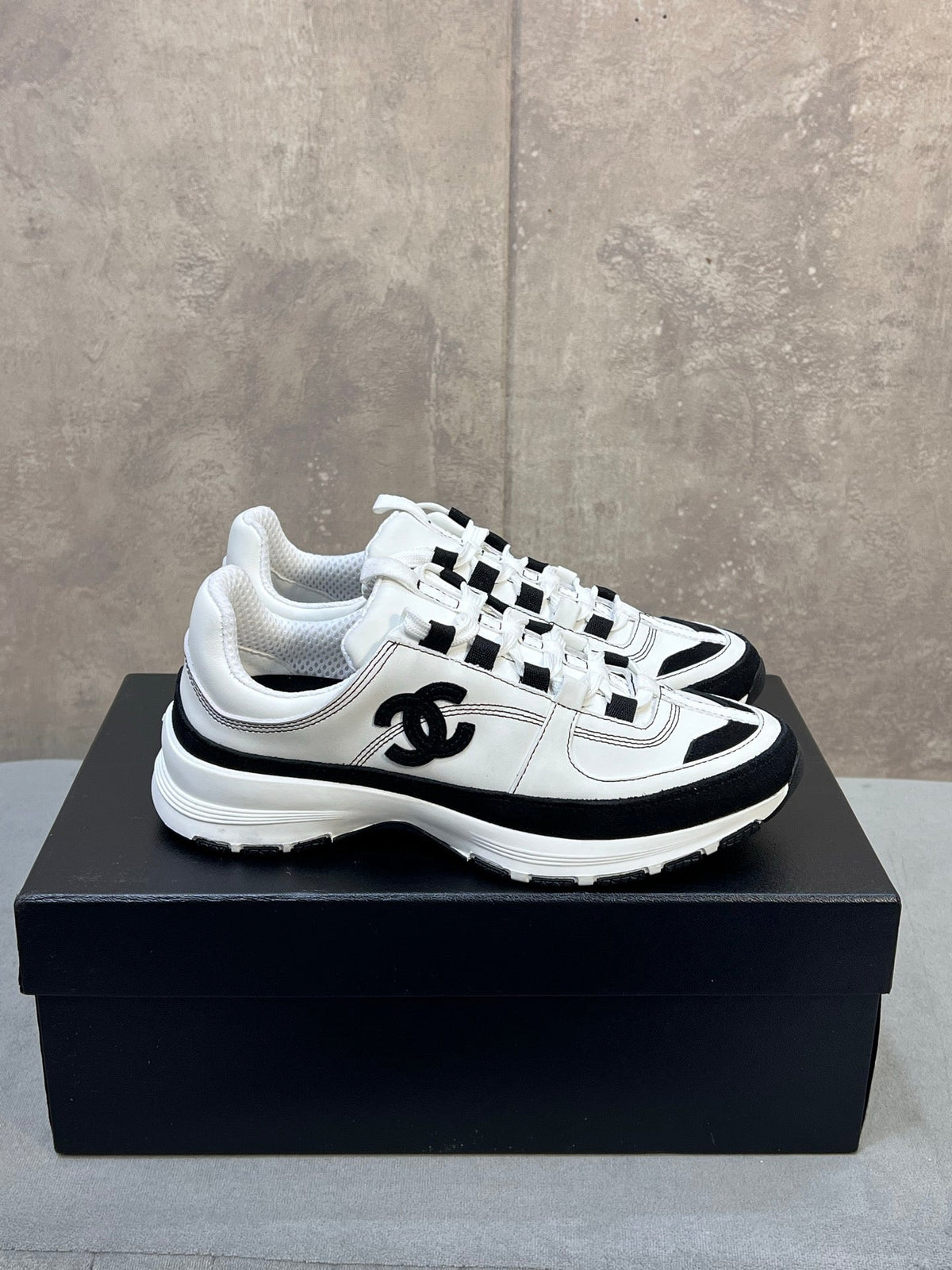 CC 26s Runner CC Logo Sneakers White Black Calfskin