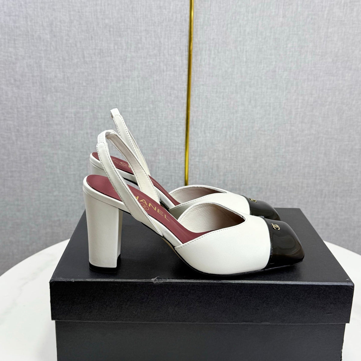 CC 25FW Square Toe Slingback Black White Sheepskin Patent Leather 541132