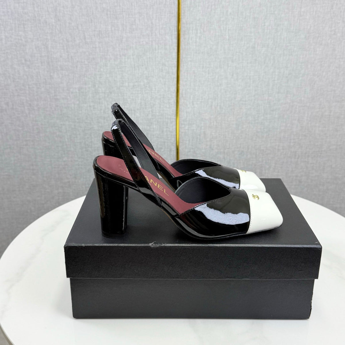 CC 25FW Square Toe Slingback Black White Patent Leather 541133