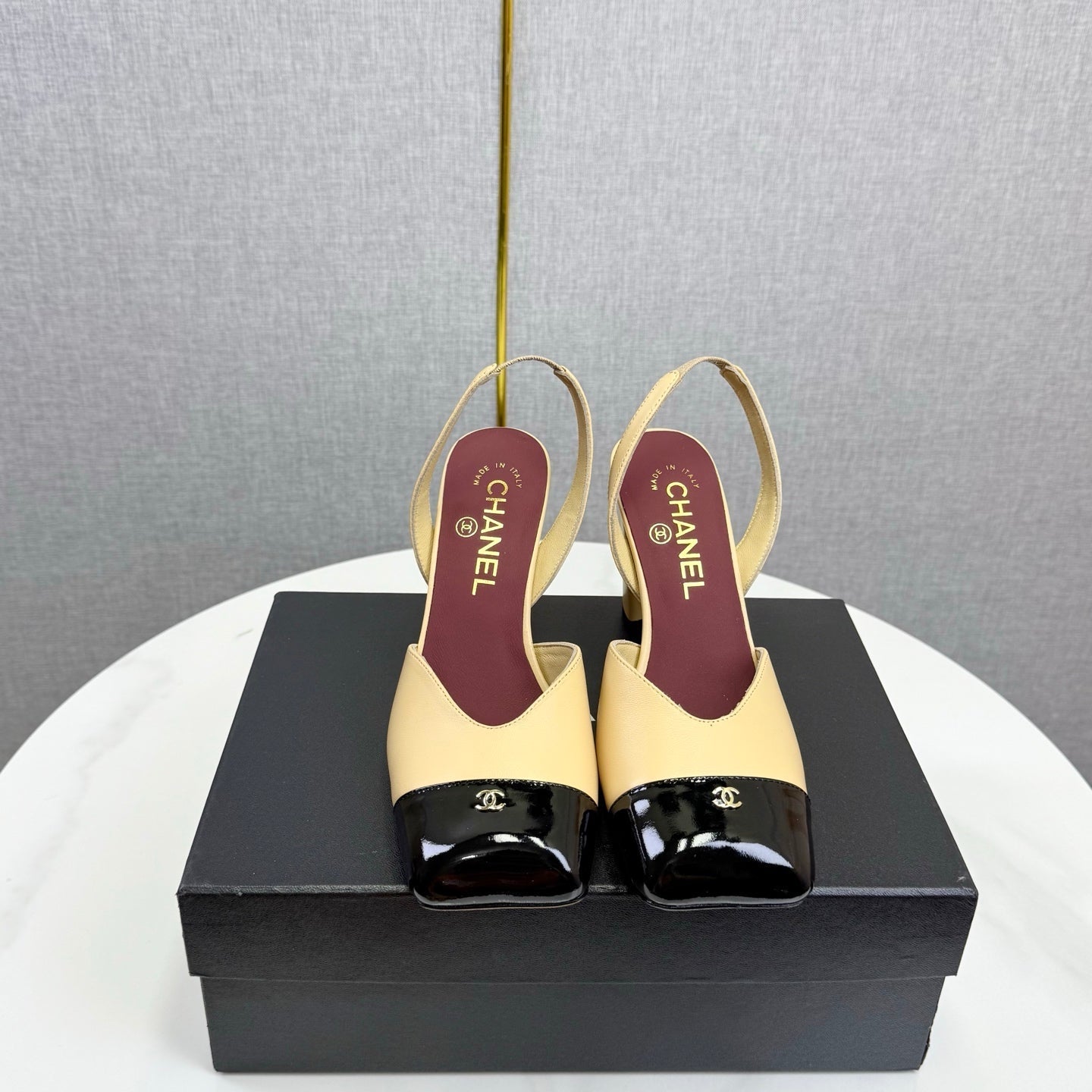 CC 25FW Square Toe Slingback White Beige Sheepskin Patent Leather 541135