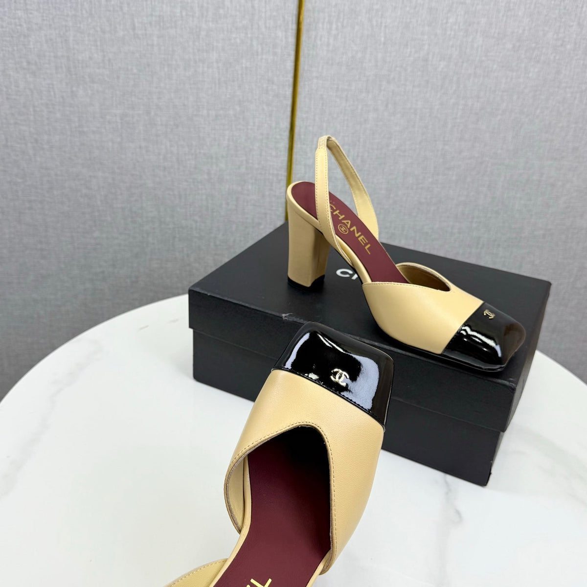 CC 25FW Square Toe Slingback White Beige Sheepskin Patent Leather 541135