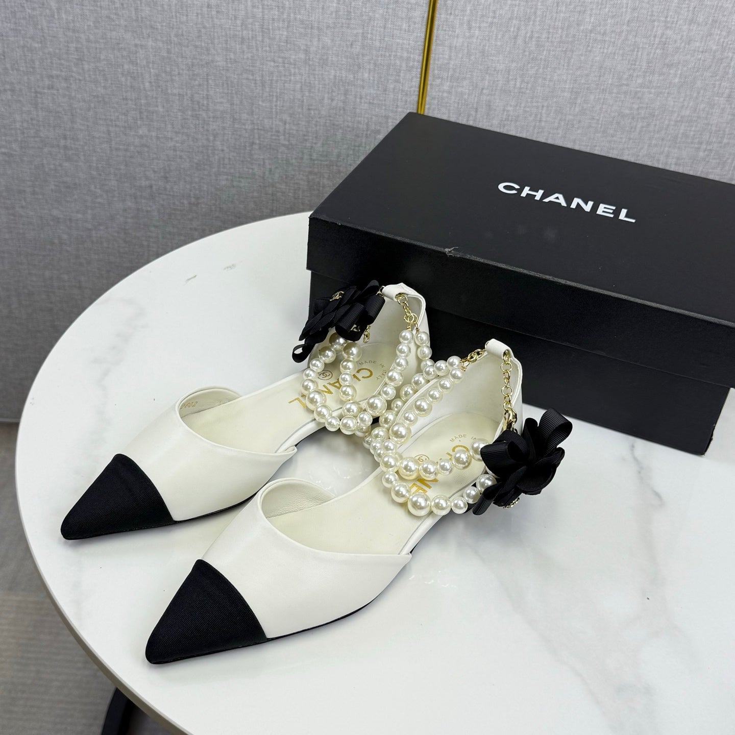 CC 25K New Pearl Chain Slingback Black White Sheepskin Fabric 541067