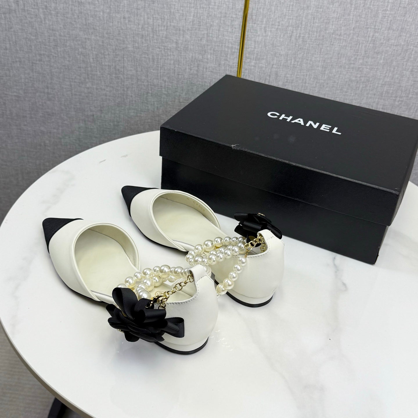 CC 25K New Pearl Chain Slingback Black White Sheepskin Fabric 541067