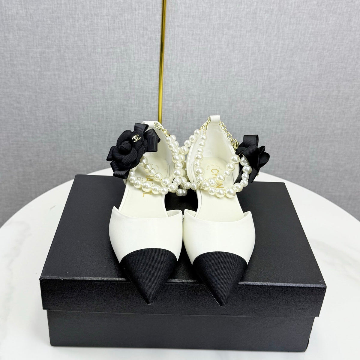 CC 25K New Pearl Chain Slingback Black White Sheepskin Fabric 541067