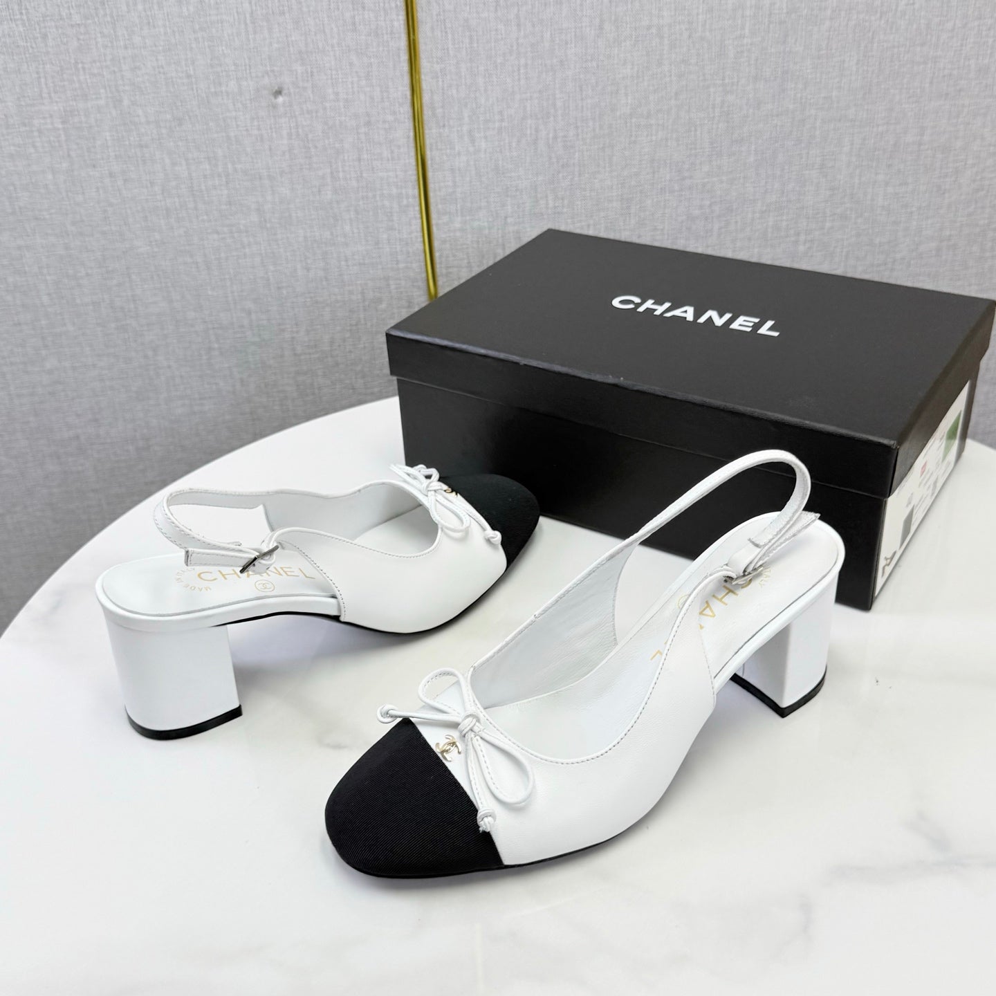 CC 26s Slingback Heels 4.5cm White Black Lambskin Fabric