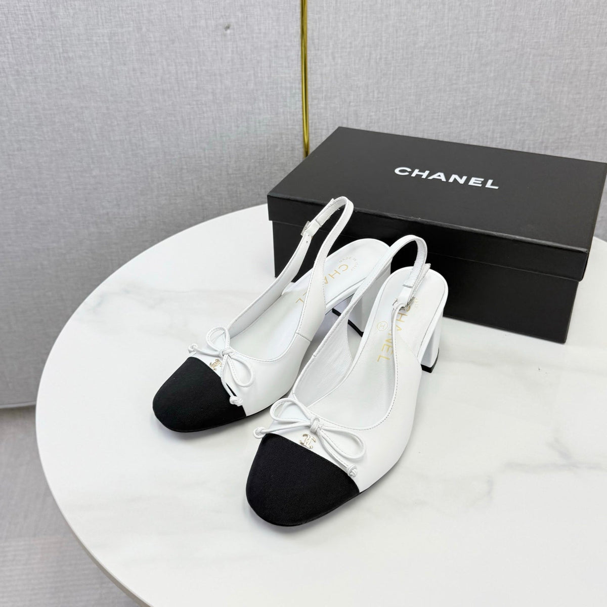 CC 26s Slingback Heels 4.5cm White Black Lambskin Fabric