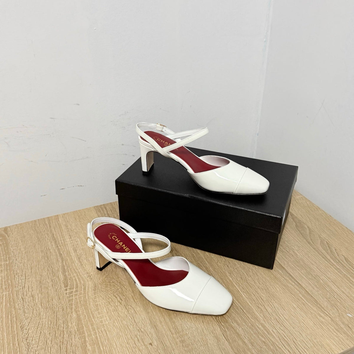 CC Métiers d’art 2026 Slingbacks 6.5cm White Patent Calfskin 865639