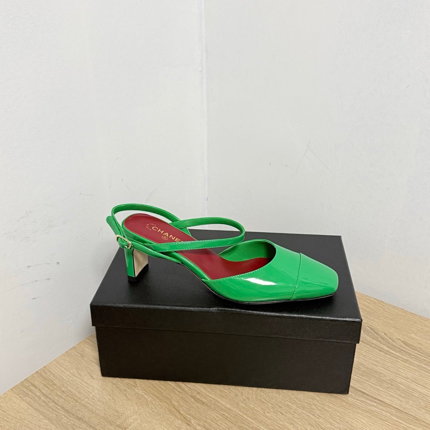 CC Métiers d’art 2026 Slingbacks 6.5cm Green Patent Calfskin 865643