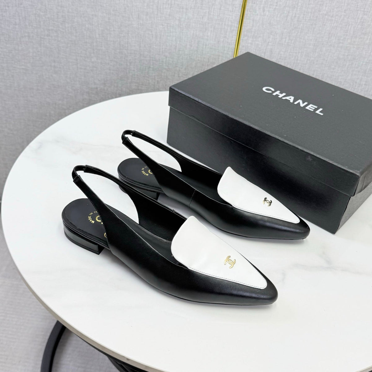 CC 26s Pointed Slingback Flat Black White Sheepskin 972780