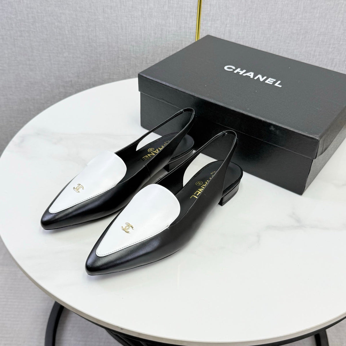 CC 26s Pointed Slingback Flat Black White Sheepskin 972780