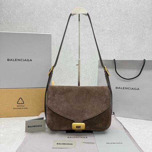 Clicca Shoulder Bag Medium Coffee Suede