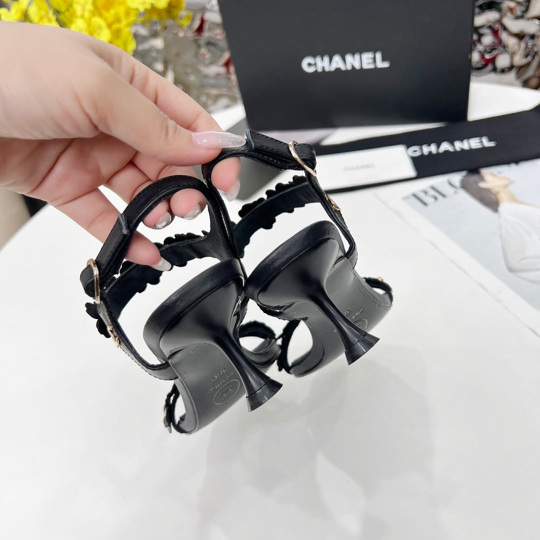 CC 26s Floral Sandal 5cm Black Sheepskin 867473