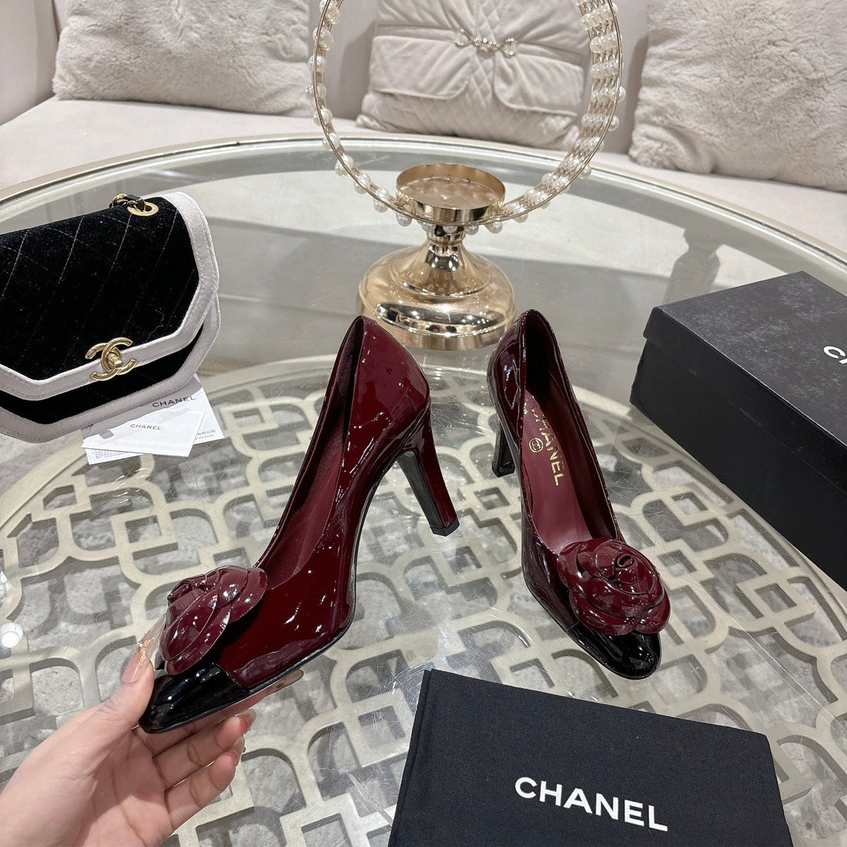 CC 26s Camellia Round Toe Pump 8.5cm Black Burgundy Patent Leather 736531