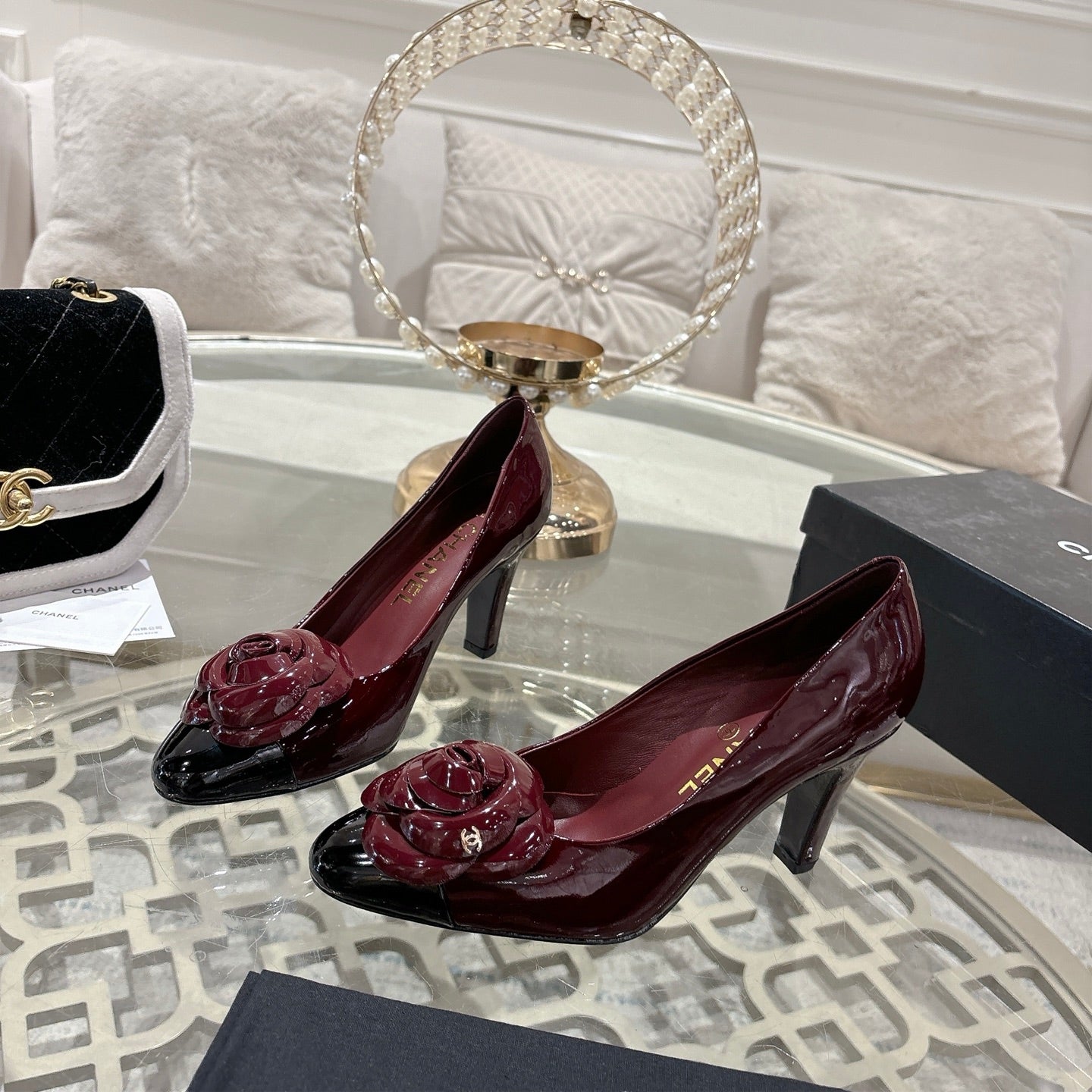 CC 26s Camellia Round Toe Pump 8.5cm Black Burgundy Patent Leather 736531