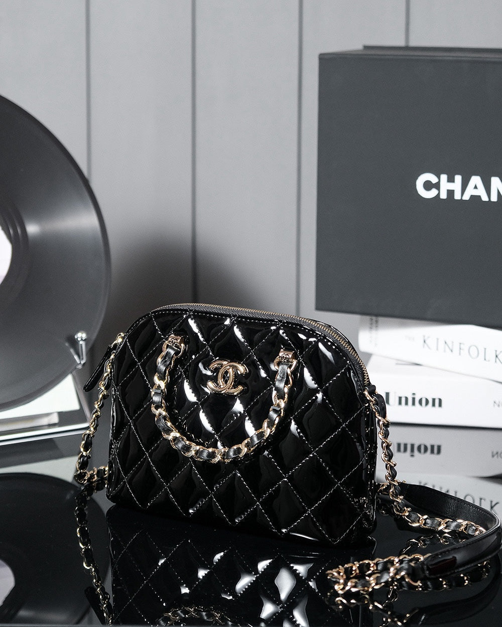 SMALL SHOPPING BAG 20 IN BLACK GLOSSY CALFSKIN GOLD HARDWARE