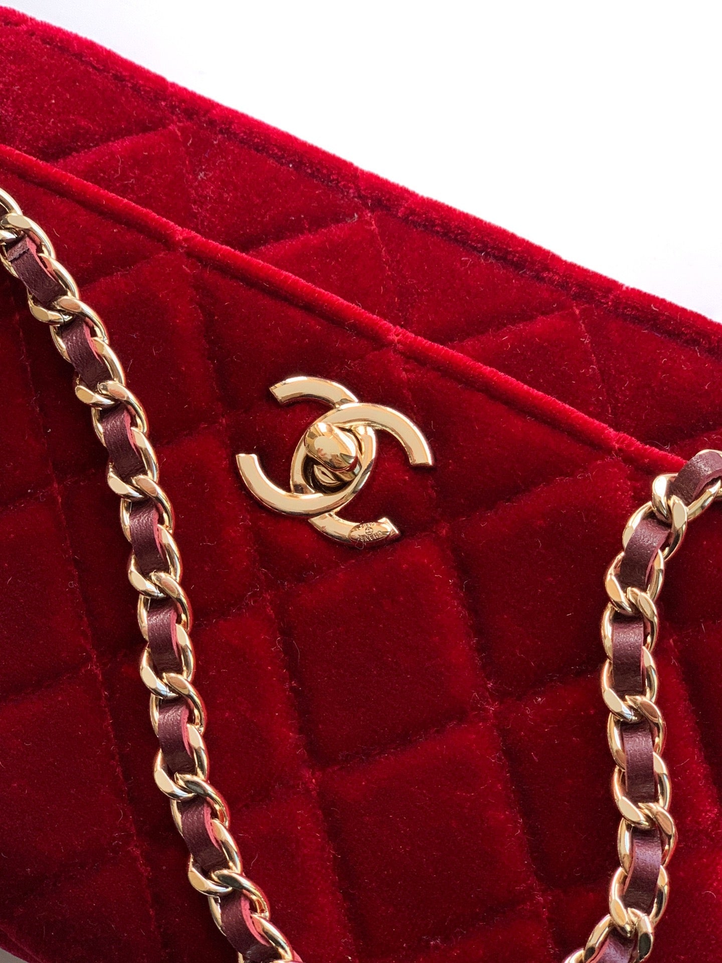 CC 26C Flap Bag 20 Red Velvet