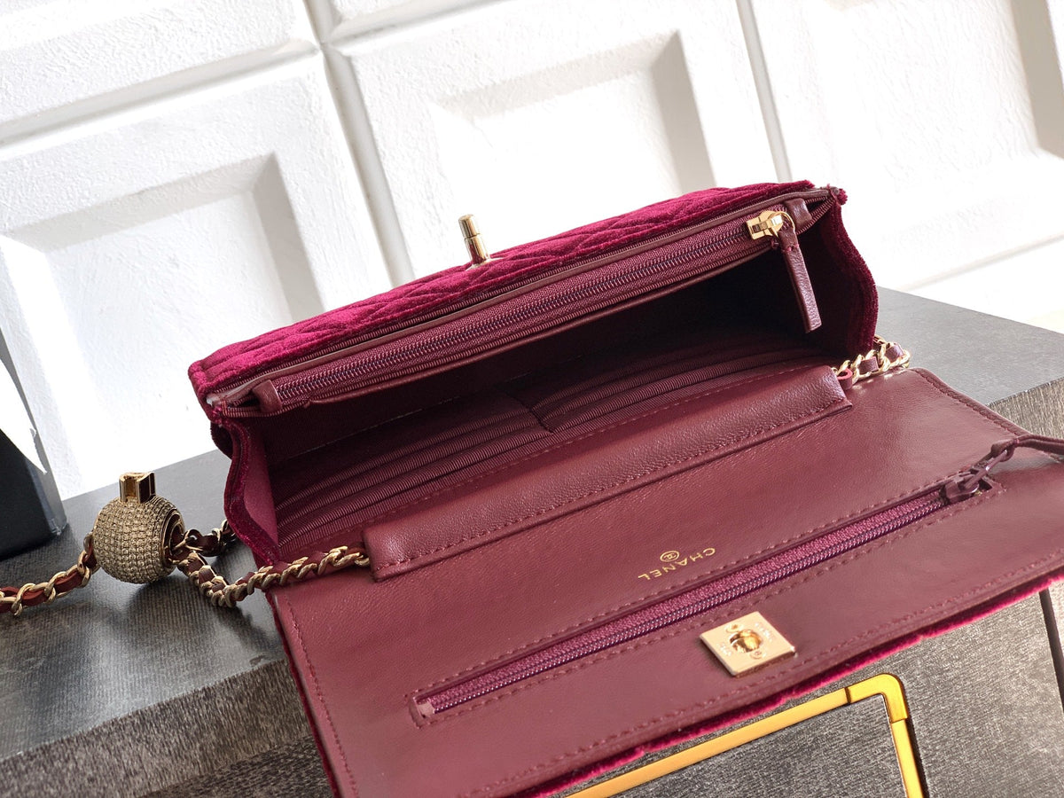 CC 26C Flap Bag 20 Burgundy Velvet