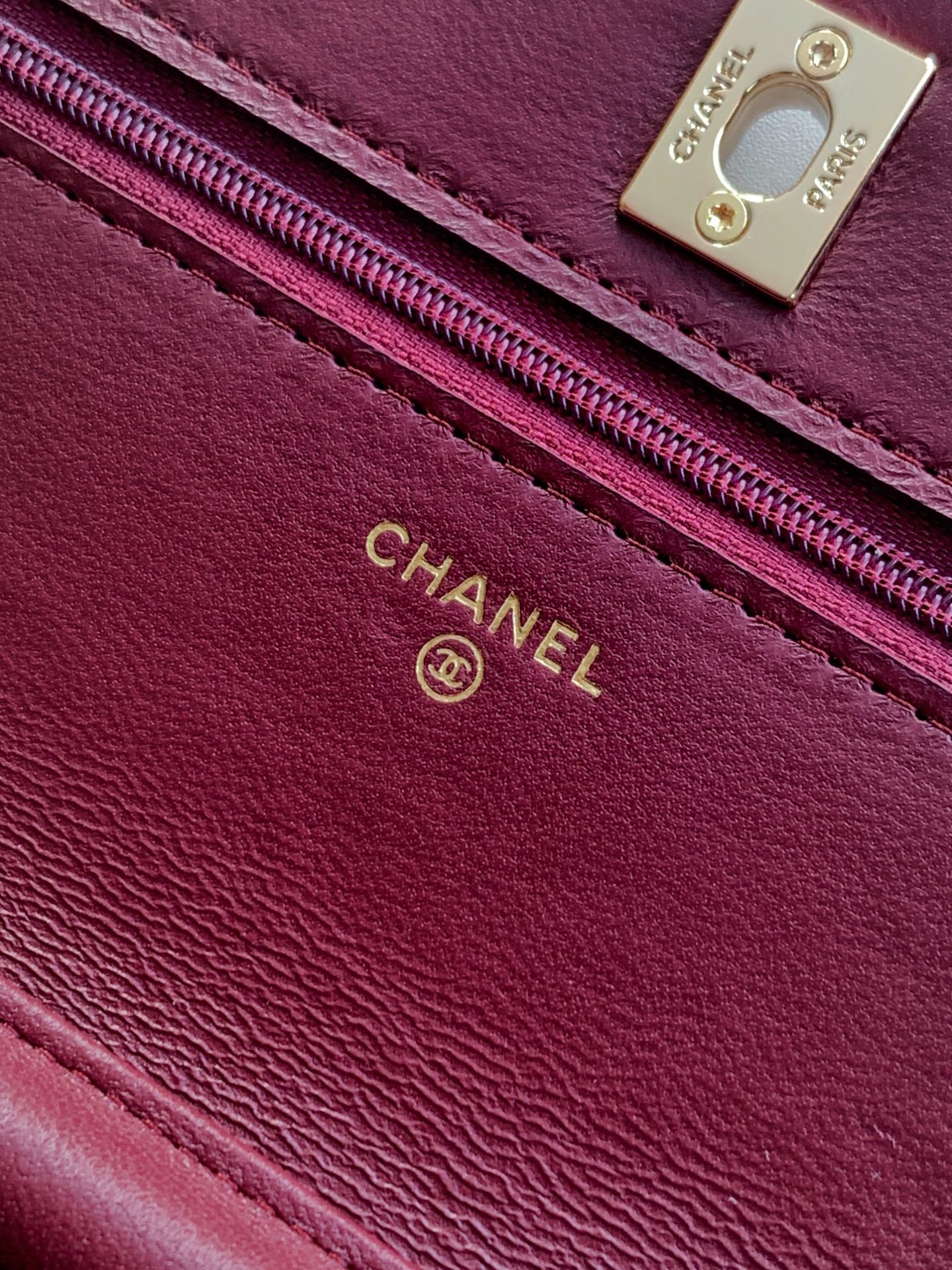 CC 26C Flap Bag 20 Burgundy Velvet