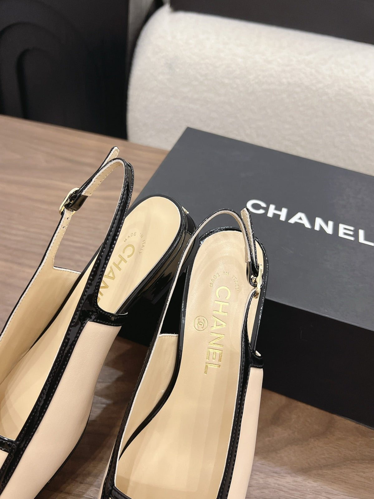 CC 26s Slingback Black Beige Lambskin Patent Leather 915318