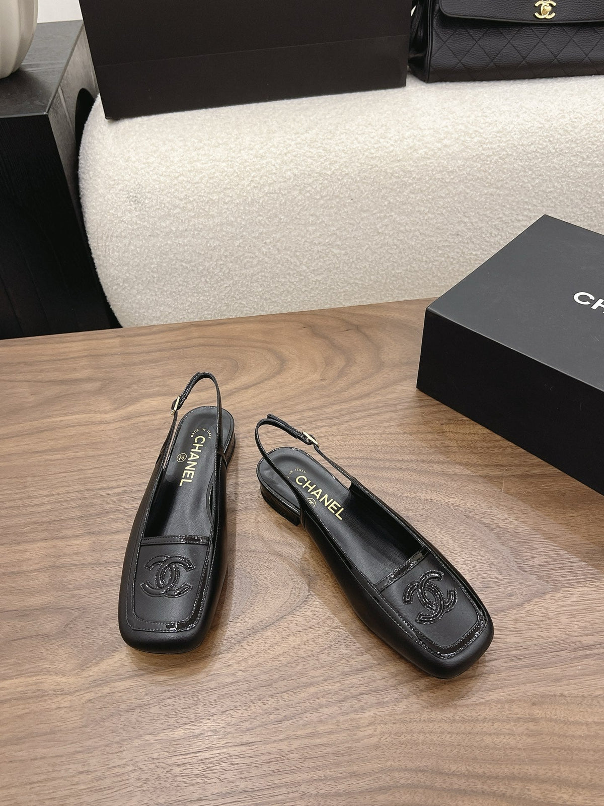 CC 26s Slingback Black Lambskin Patent Leather 915321