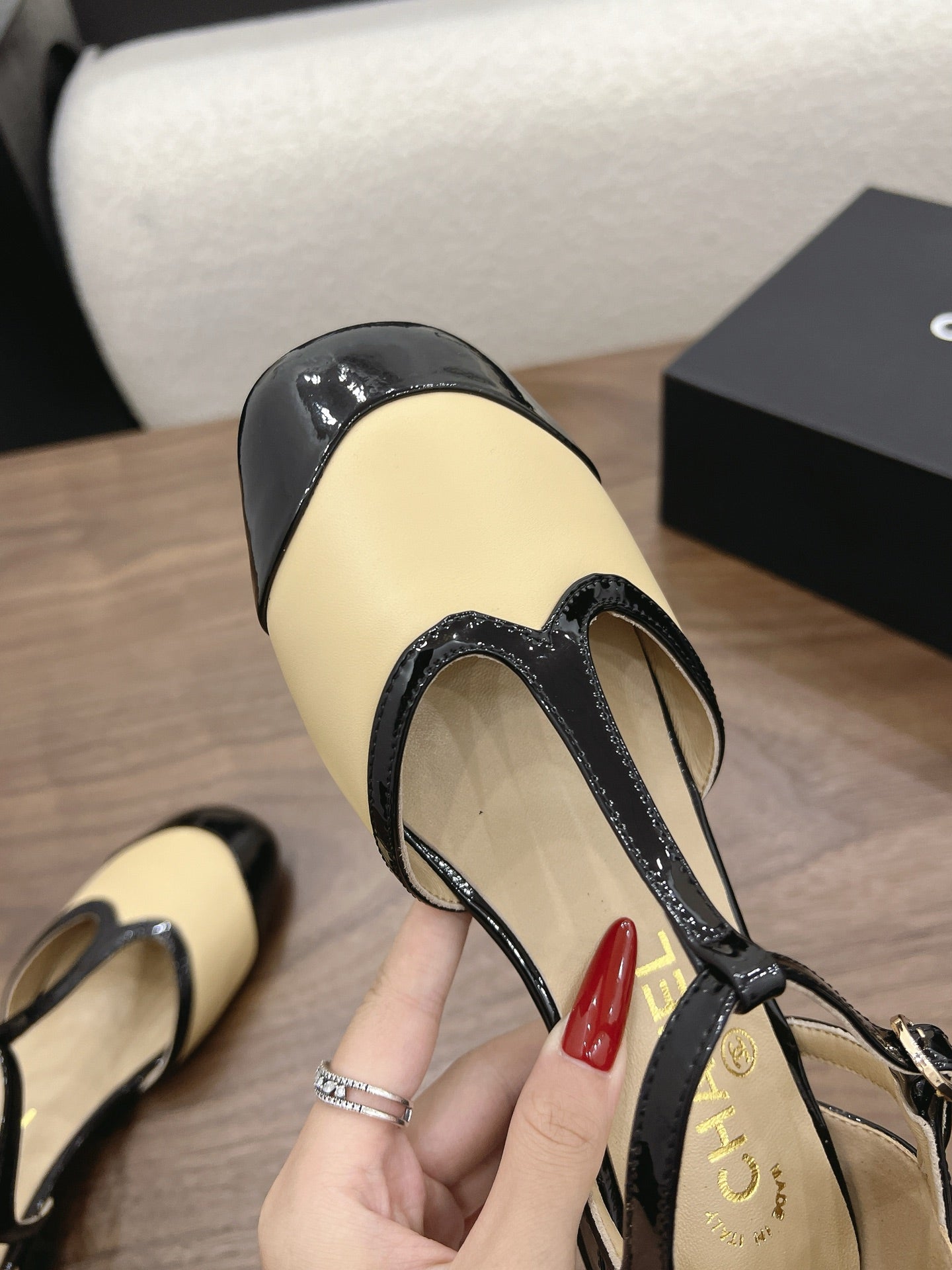 CC 26s Mary Jane Black Beige Lambskin Patent Leather 915323