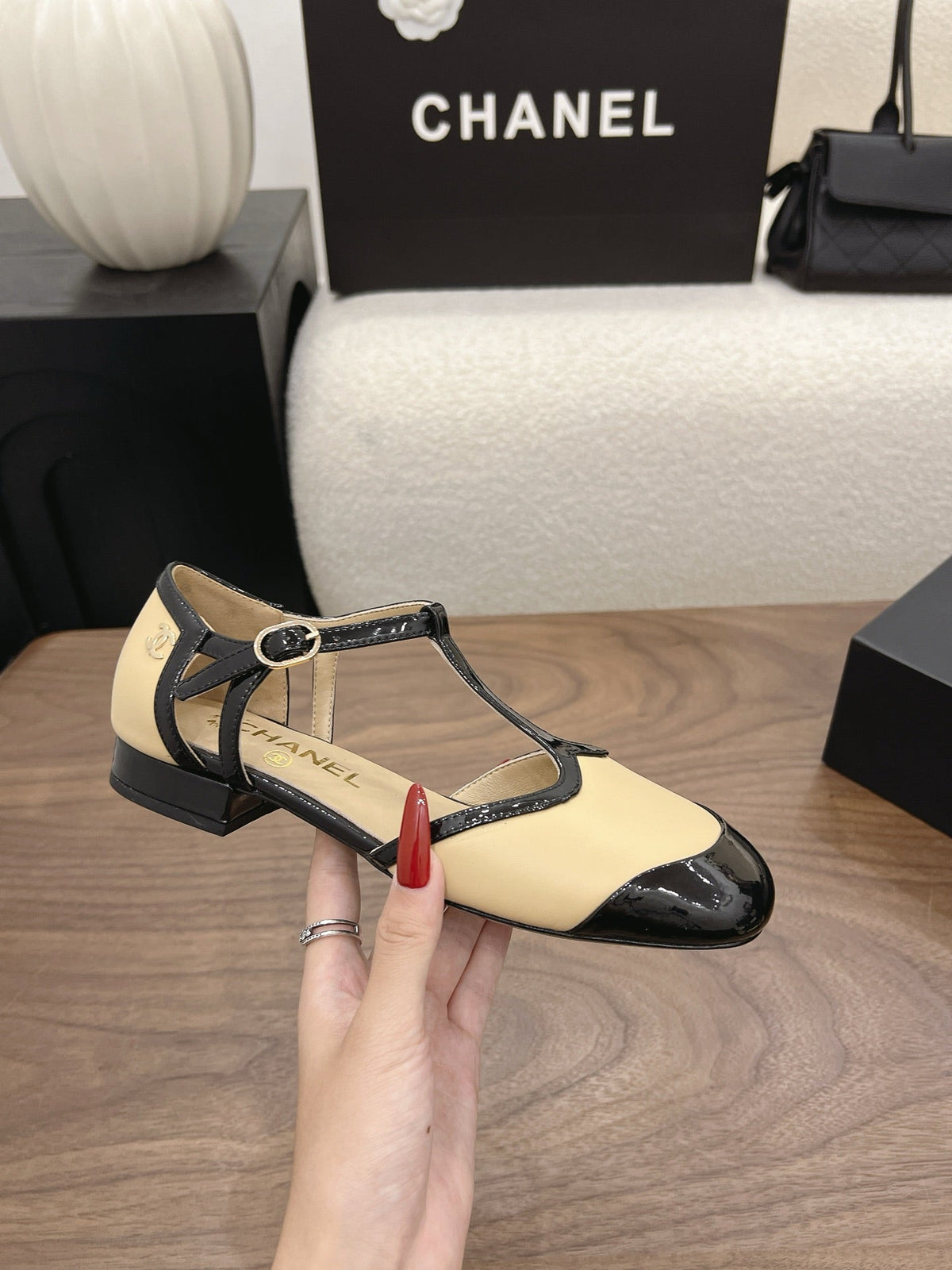 CC 26s Mary Jane Black Beige Lambskin Patent Leather 915323