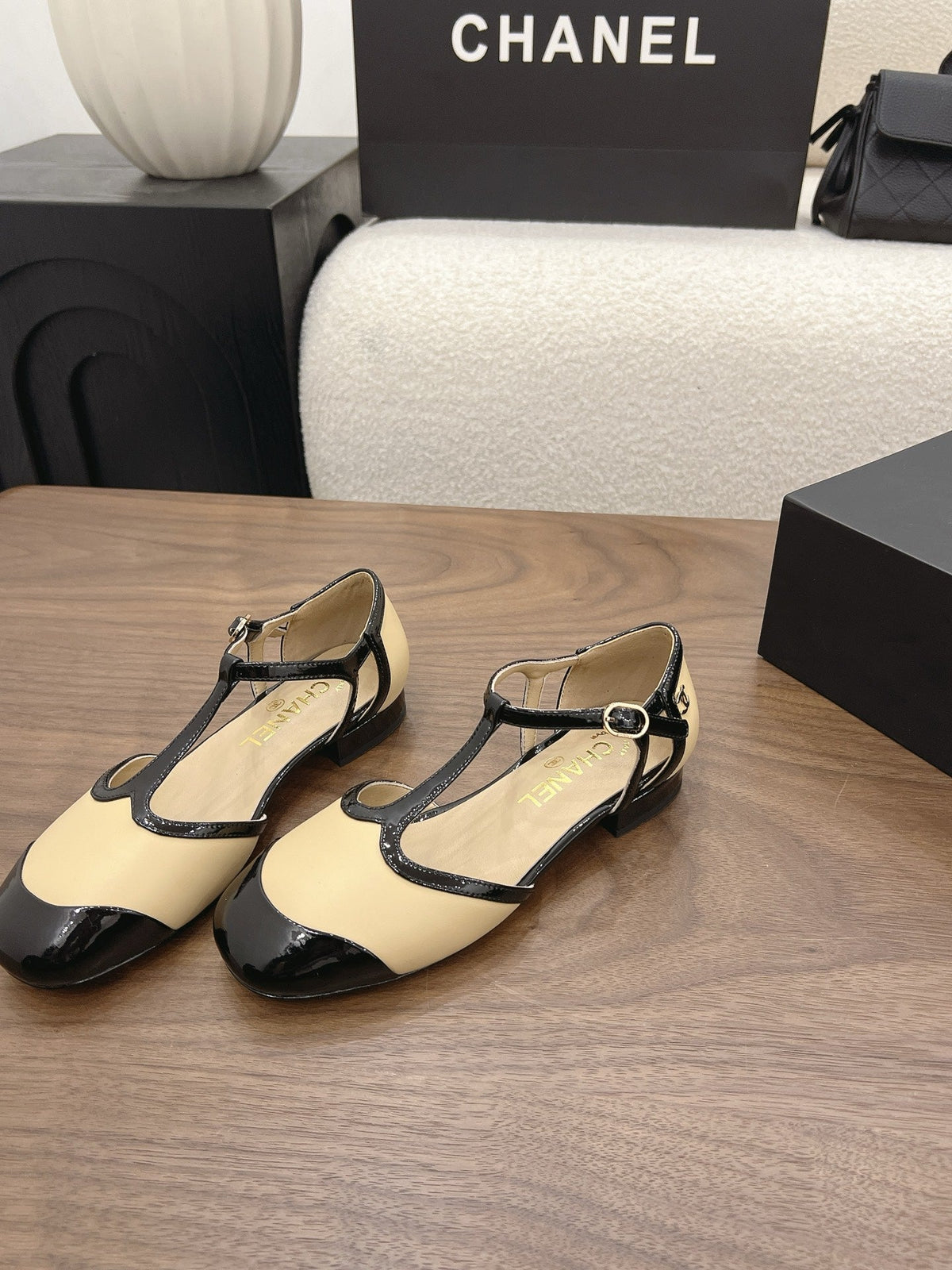 CC 26s Mary Jane Black Beige Lambskin Patent Leather 915323