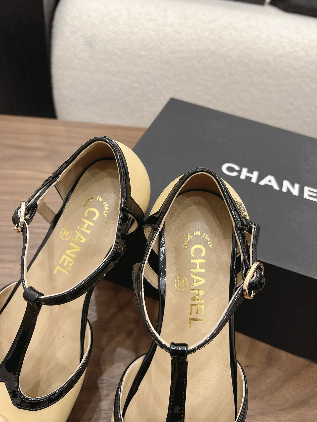 CC 26s Mary Jane Black Beige Lambskin Patent Leather 915323