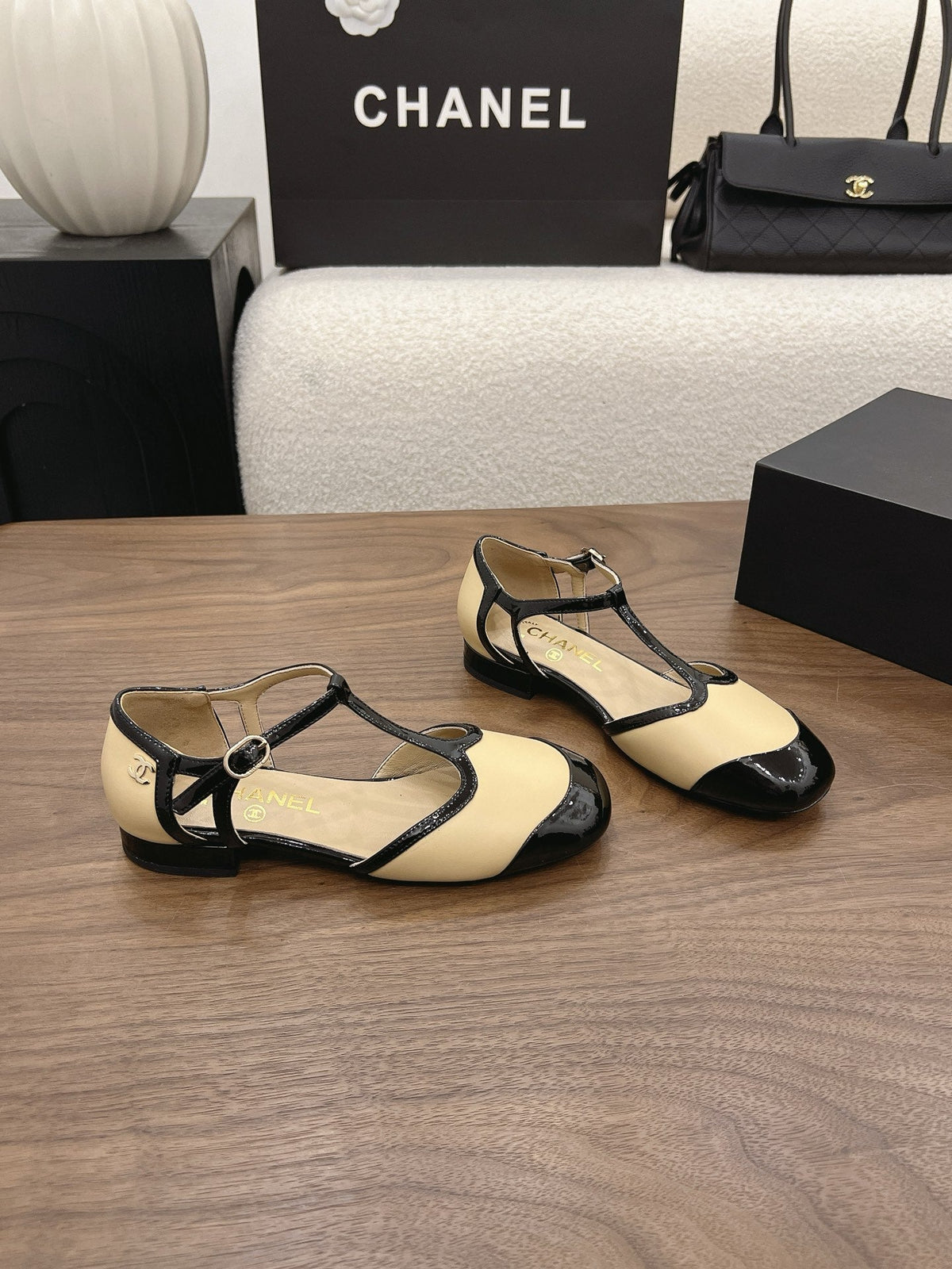 CC 26s Mary Jane Black Beige Lambskin Patent Leather 915323