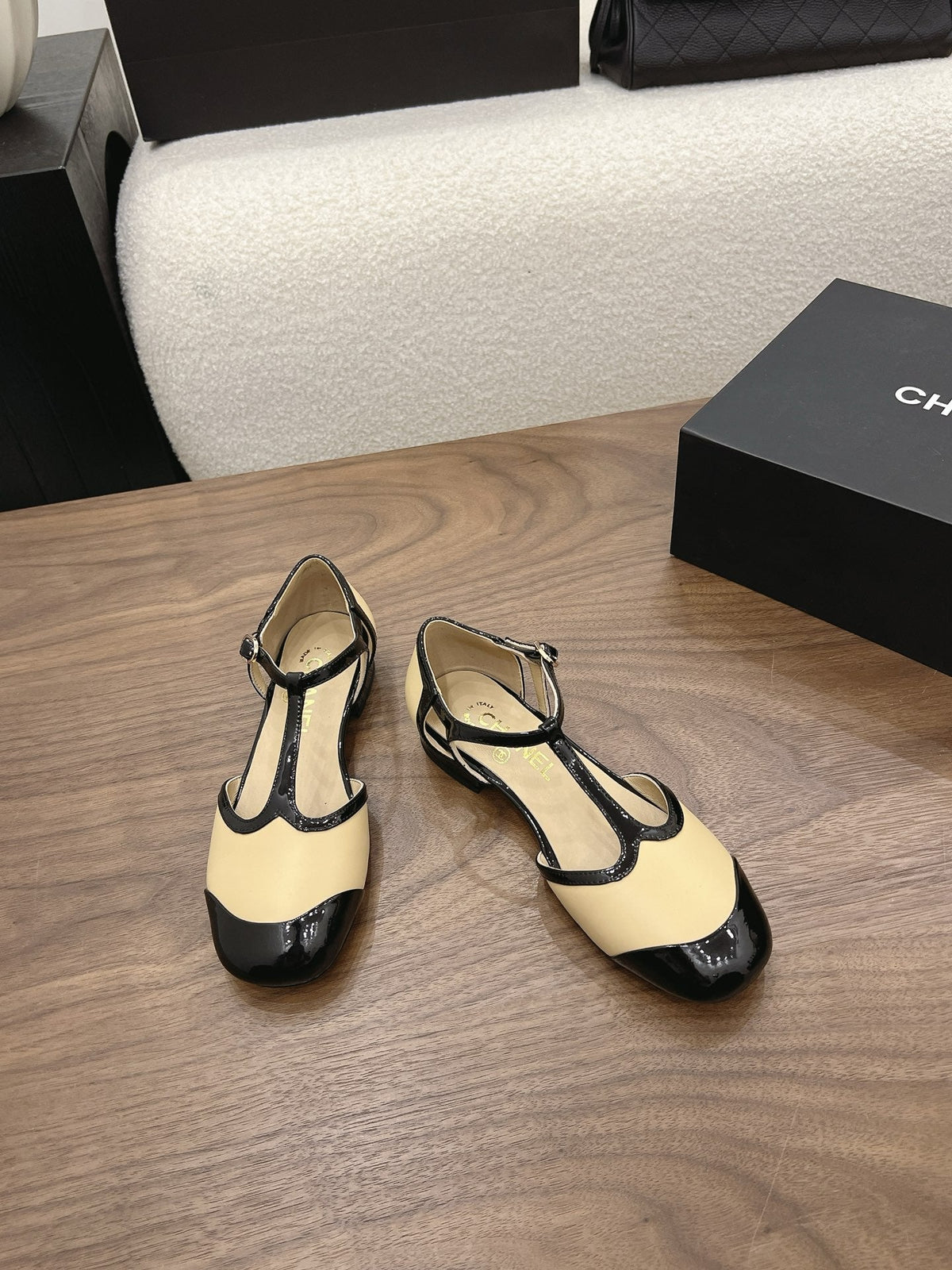 CC 26s Mary Jane Black Beige Lambskin Patent Leather 915323