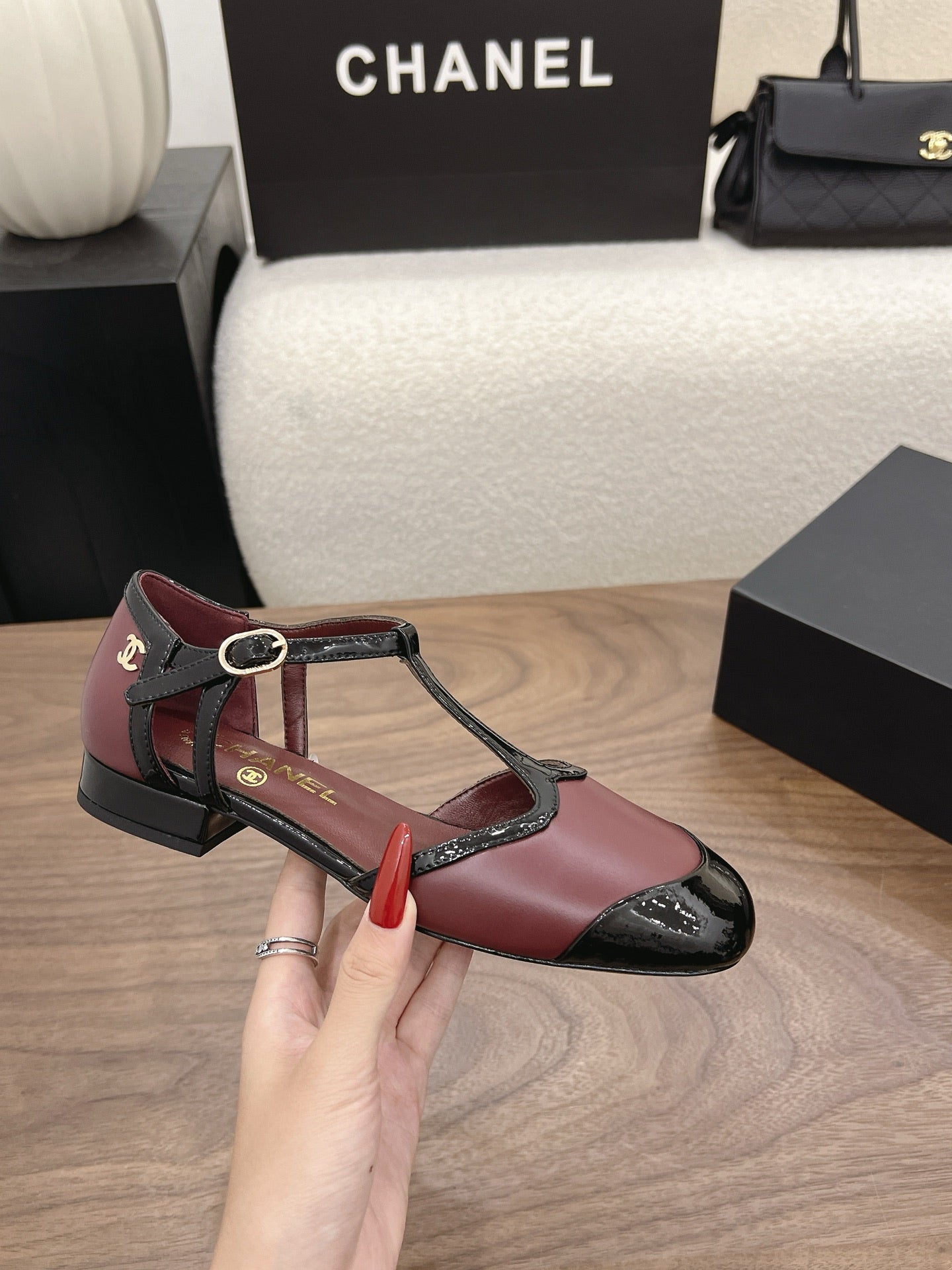 CC 26s Mary Jane Black Burgundy Lambskin Patent Leather 915326