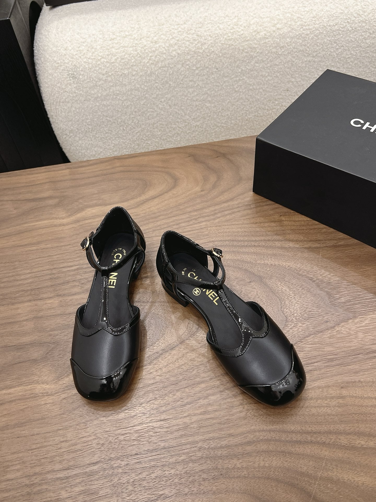 CC 26s Mary Jane Black Lambskin Patent Leather 915327