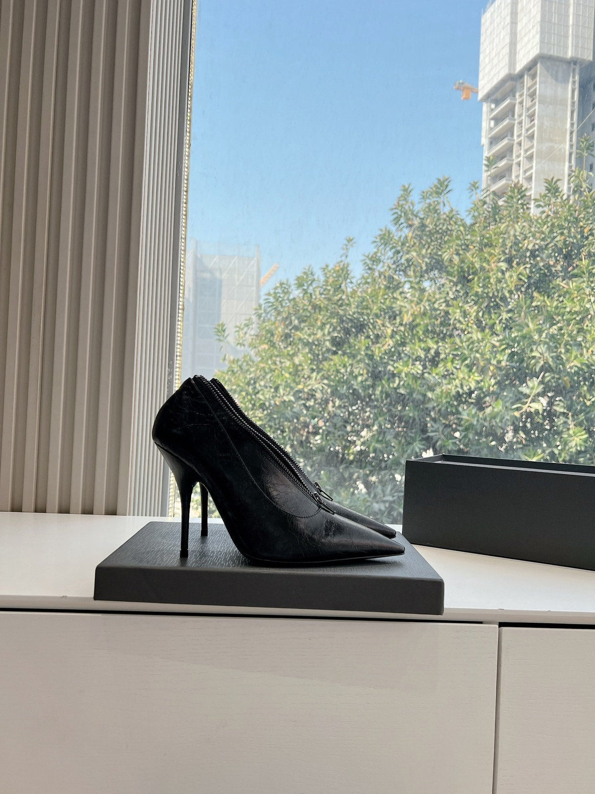 ZIPPER POINTED-TOE HIGH PUMPS IN BLACK WAX-OIL SHEEPSKIN