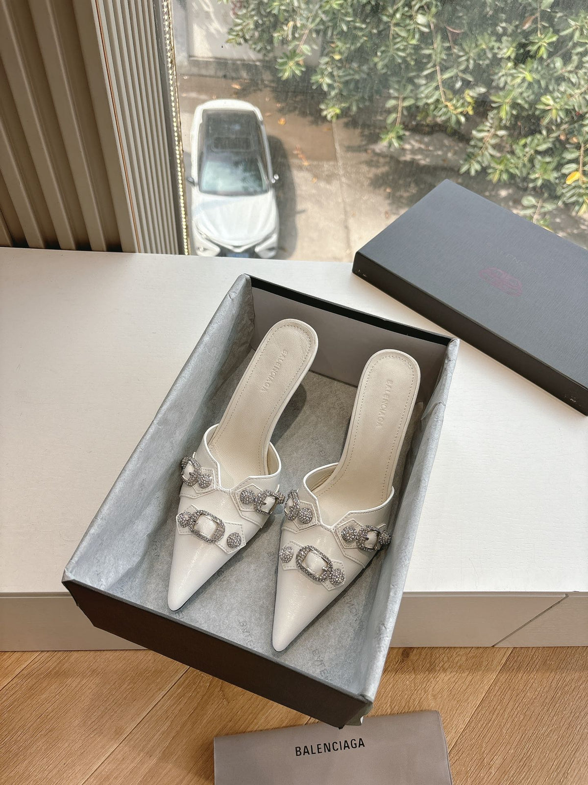 CRYSTAL BUCKLE WHITE CALFSKIN HEELED MULES
