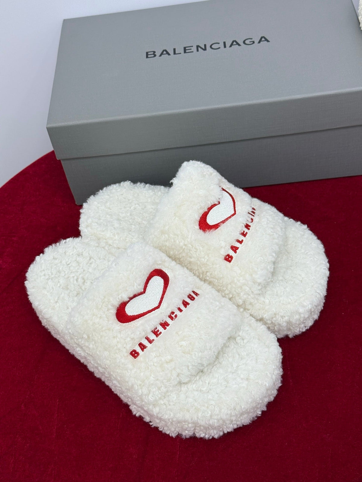 Balenciaga 25s slippers white red wool 467707
