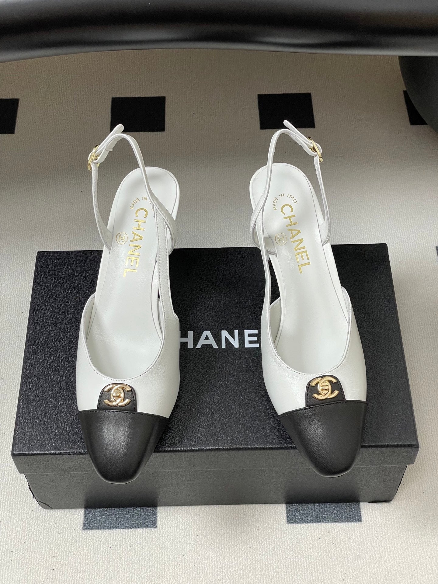 Chanel 25 Slingback 50mm White Black Lambskin 473217