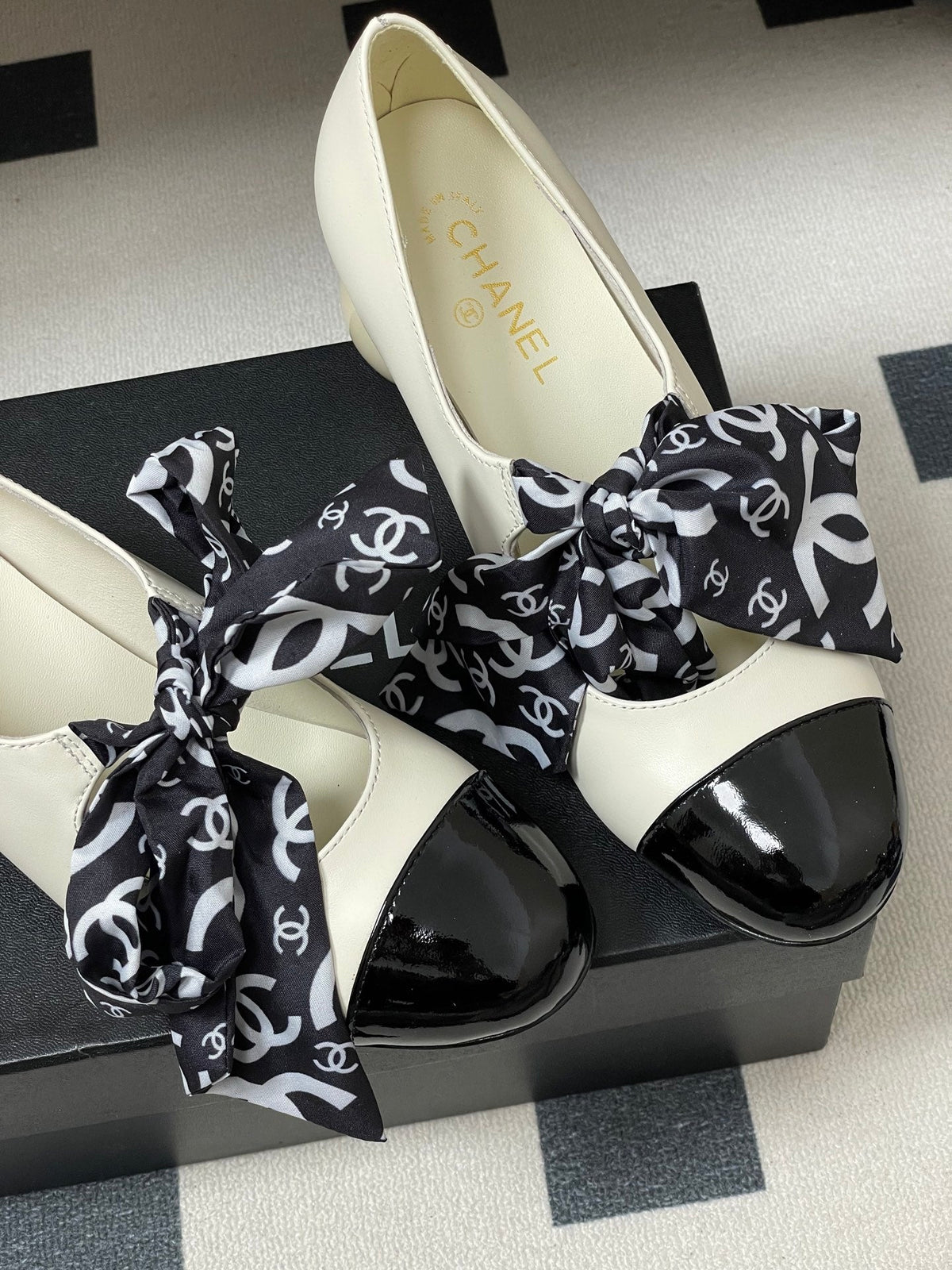 CC 26 Double C Pearl Heel Pump With Silk Ribbon White Black Sheepskin 593157