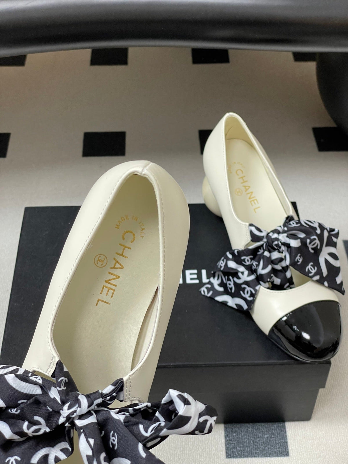 CC 26 Double C Pearl Heel Pump With Silk Ribbon White Black Sheepskin 593157
