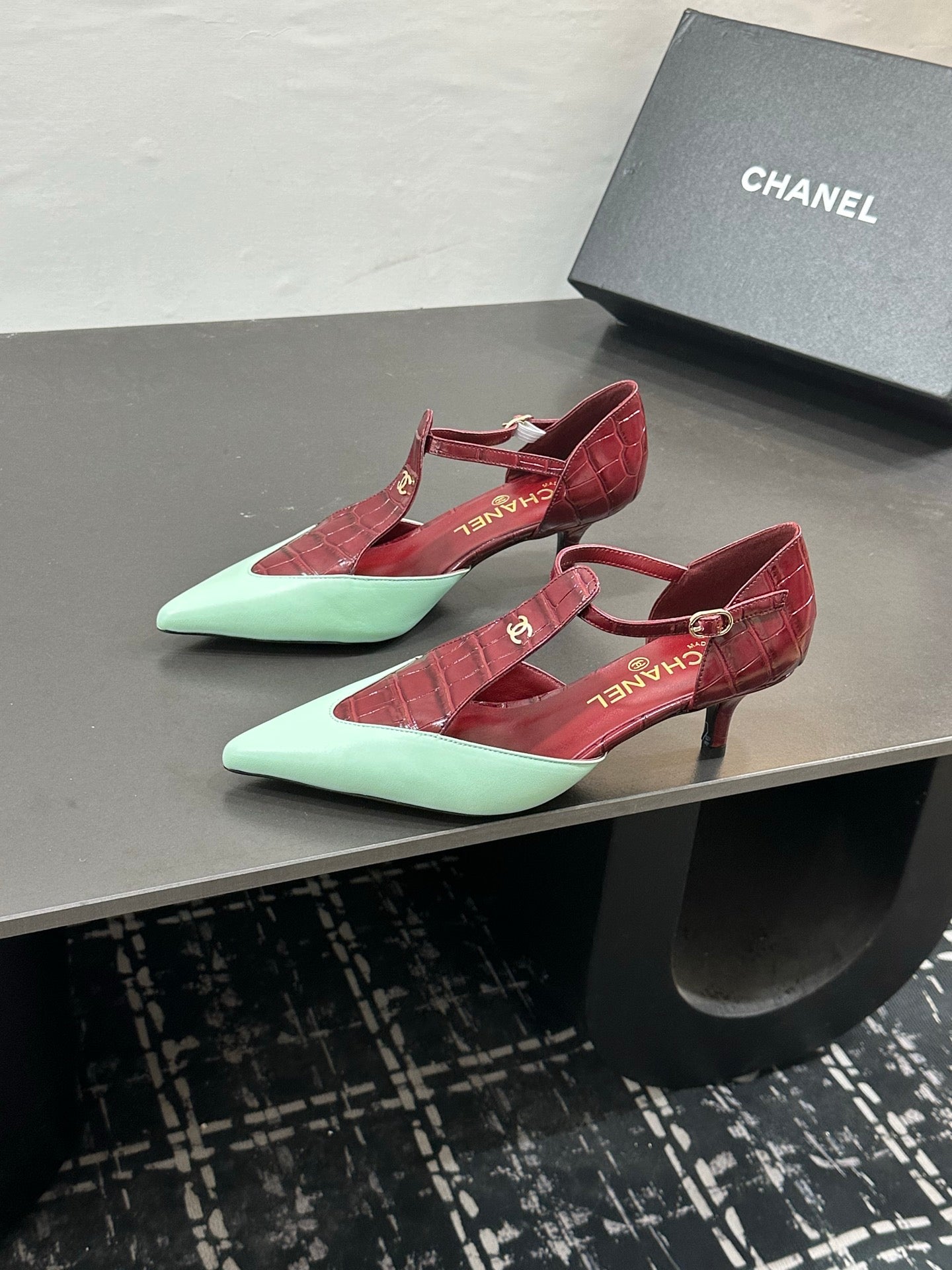 CC Métiers d’art 2026 Mary Janes 5cm Burgundy Green Crocodile Embossed Lambskin 832544