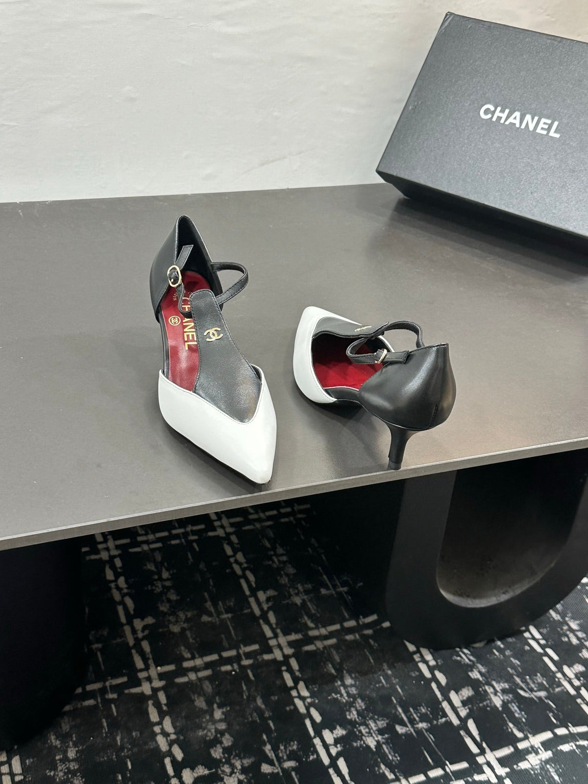 CC Métiers d’art 2026 Mary Janes 5cm Black White Lambskin 832543