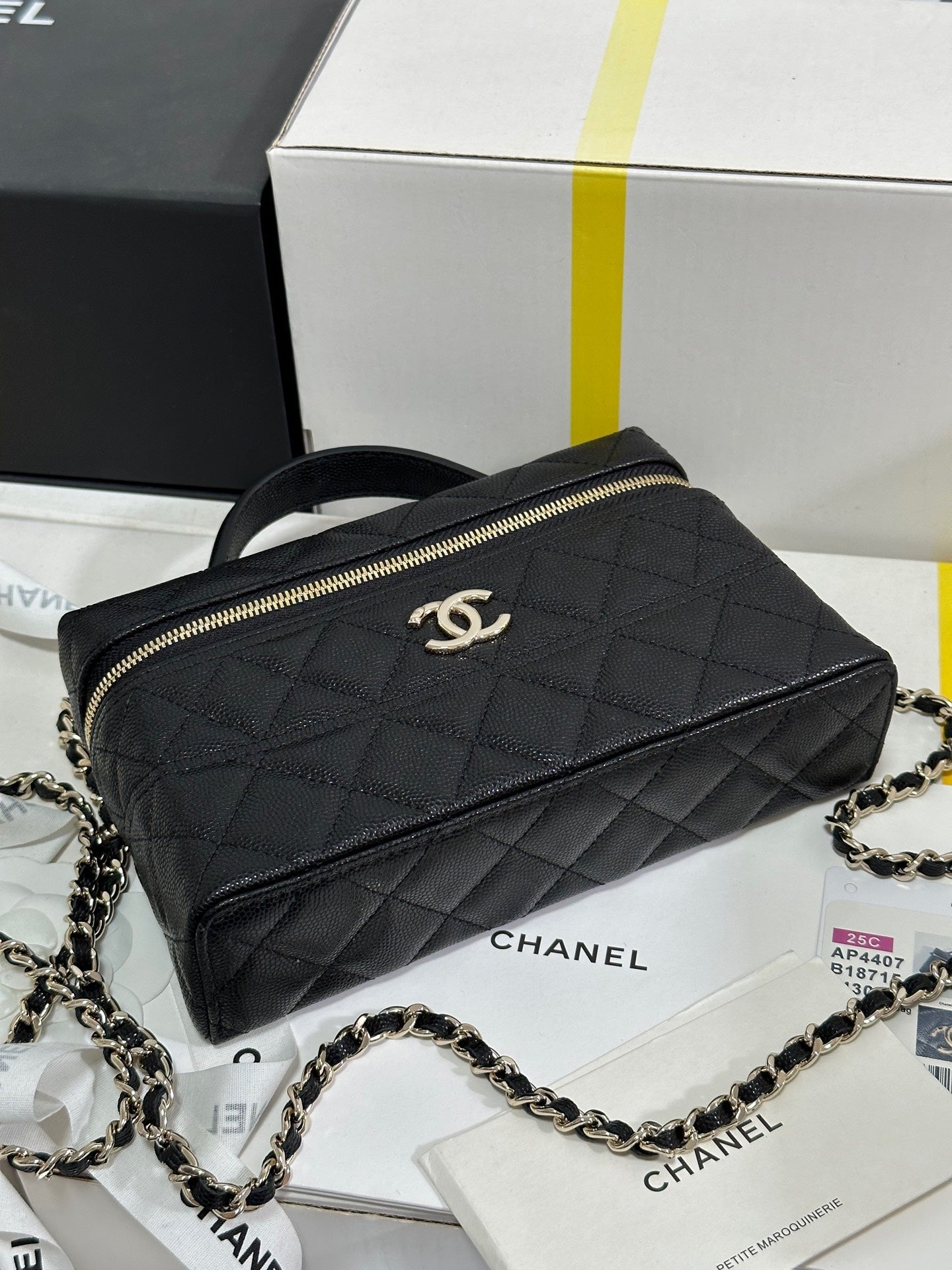 CC 25C Vanity Case 19.5cm Black Calfskin Light GHW 243640