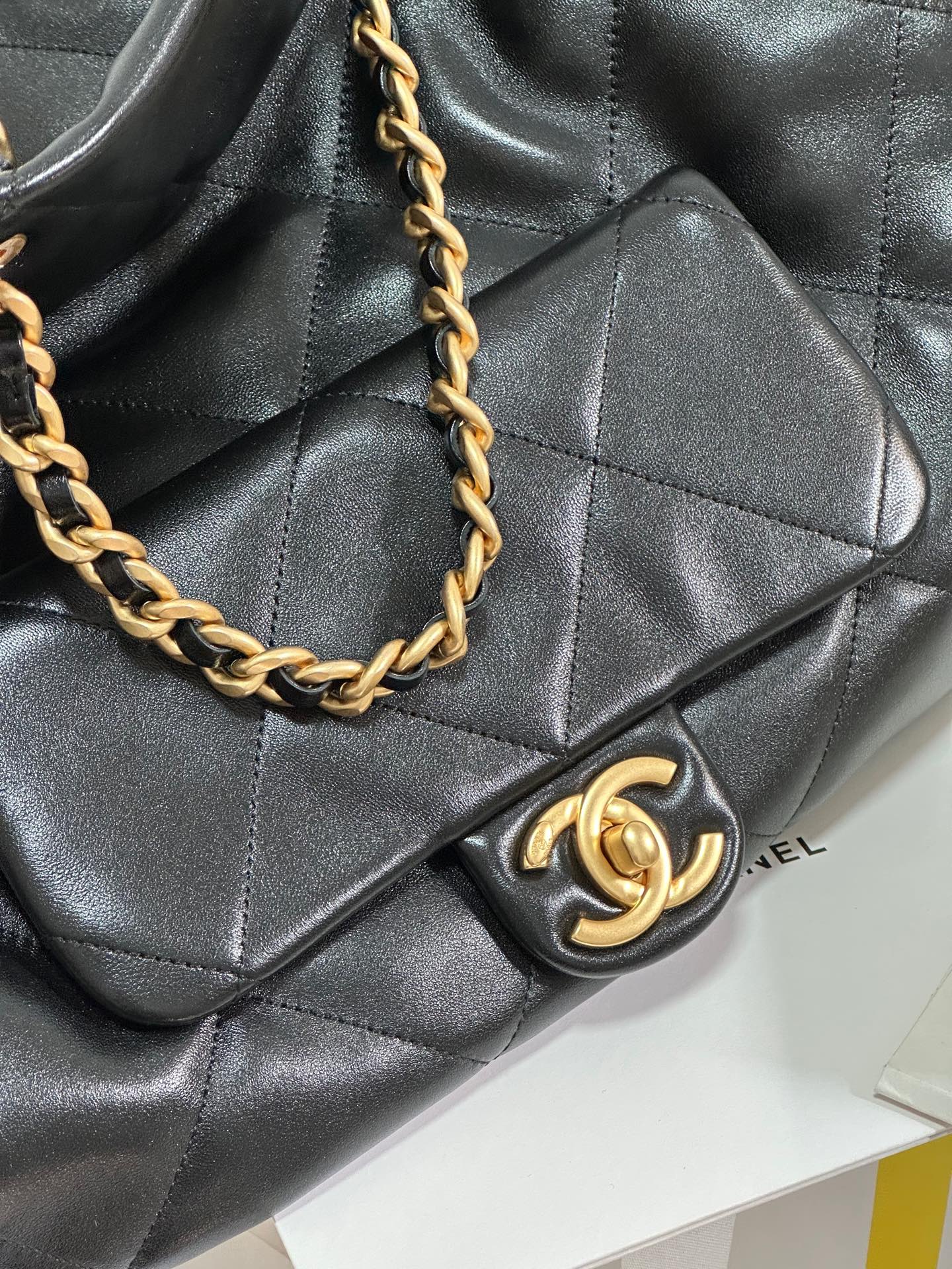 Maxi Shopping Bag 36cm In Black Lambskin Gold Metallic