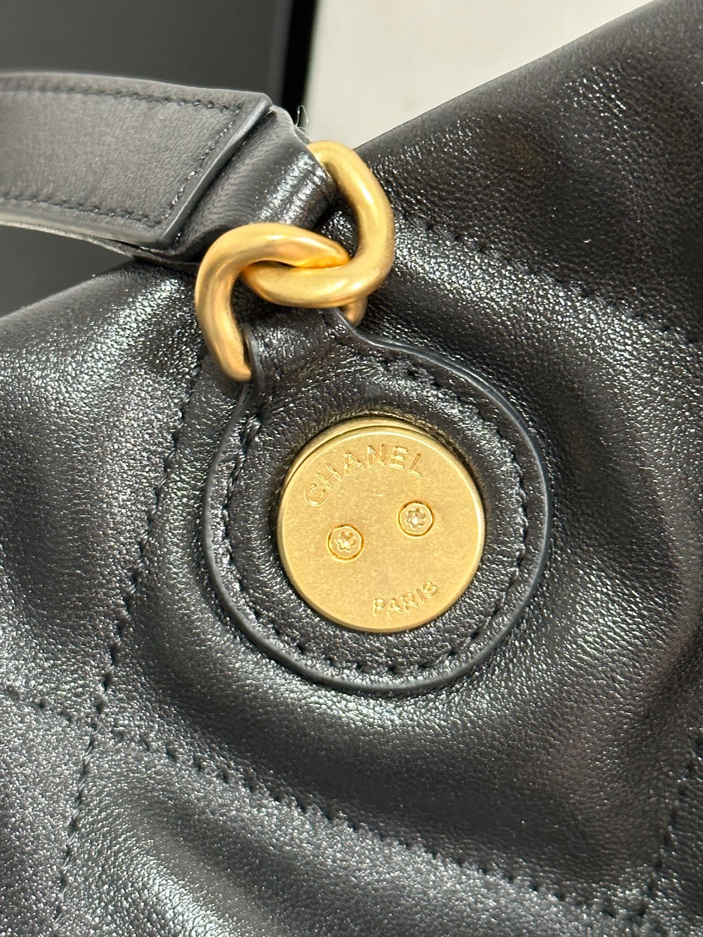 Maxi Shopping Bag 36cm In Black Lambskin Gold Metallic