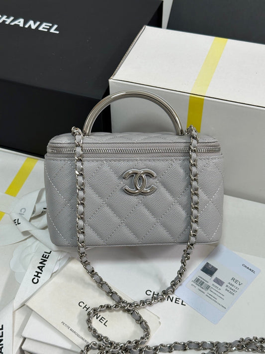 CC 25P Vanity Case 17cm Light Gray Leather Silver Hardware 243466